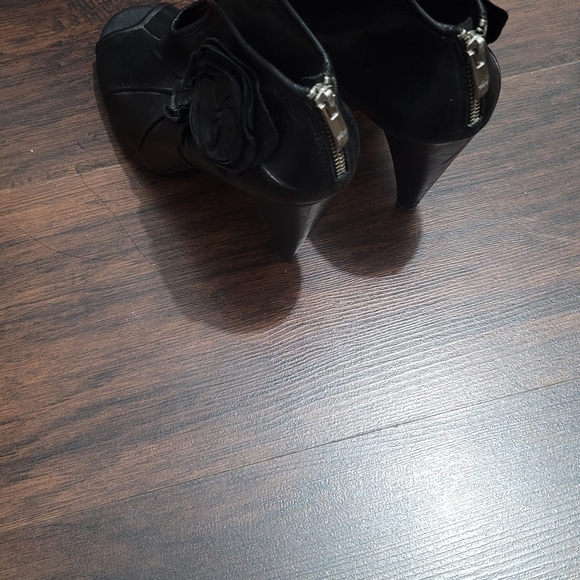 Vince Camuto Ankle Bootie - Picture 3 of 5